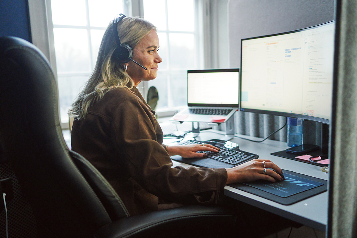 Customer support person by desk in action.